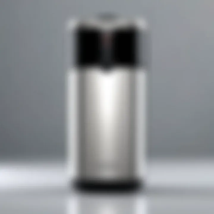 Sleek design of the Zojirushi beverage container